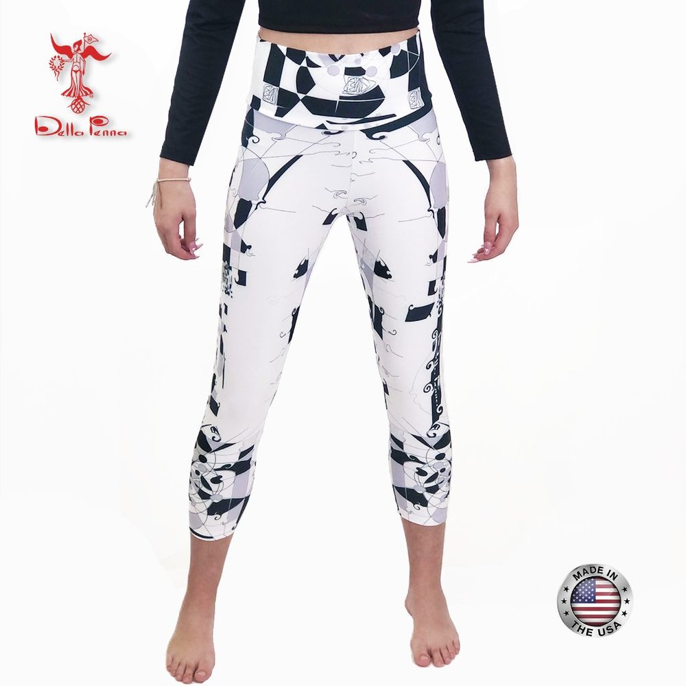Della Penna Fashion capri style leggings _ Black and white geo/abstract art